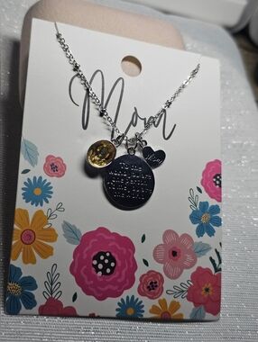 Maison: "Mom" 3 Charmed Necklace Gift